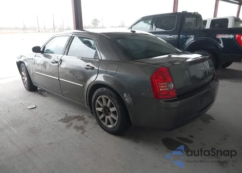 2009 Chrysler 300 Touring z USA, uszkodzony, nr VIN 2C3LA53V99H575287